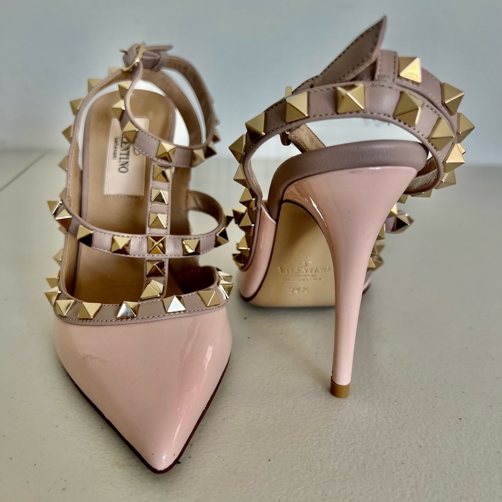 Brand New Valentino studded heels powder pink in a size 34 1/2
